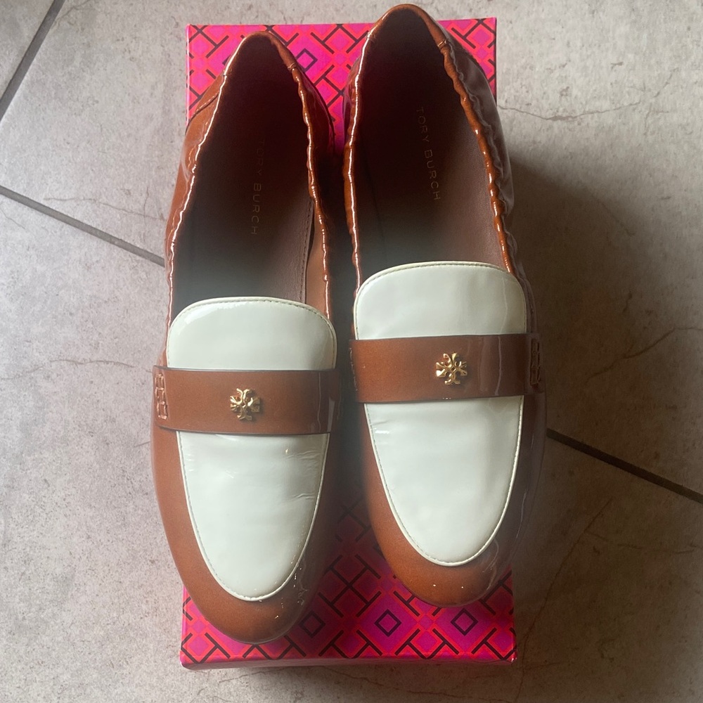 NWB! Tory Burch Women's Patent Leather Ballet Loafer with dust bag! - Picture 2 of 5